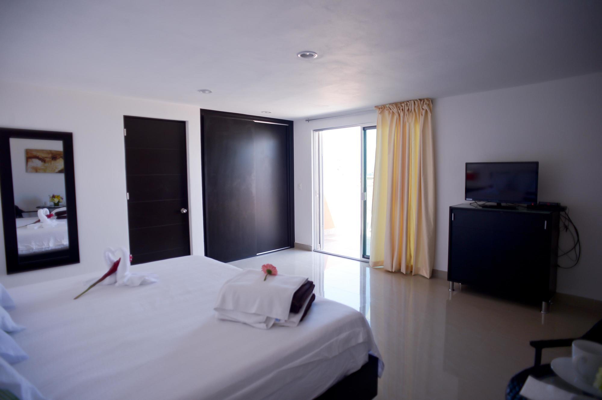 Sunrise 42 Suites Hotel プレヤデルカーメン エクステリア 写真